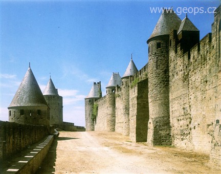 Francie - Languedoc - Carcassone, dobře zachovalé středověké hradby