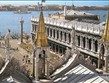 Itálie - Benátky - pohled ze střechy baziliky Sv.Marka na střed města - náměstí sv.Marka, vzniklé 1177 zhruba v této podobě