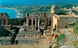 Sicílie, Liparské a Egadské ostrovy letecky - Itálie - Sicílie - Taormina, řecké divadlo a pohled na Etnu