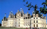 Zámky a zahrady na Loiře a Paříž letecky - Francie - Chambord, 1519-47 pro krále Františka I., vrchol renesanční architektury Francie