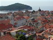 Pohodové týdny v horách s turistikou - Černá Hora - malebné domy svítící bělobou na mořském břehu