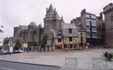 Významná místa Bretaně - Francie - Bretaň - Vitré je město s největším počtem památek v Bretani a ještě i tzv. květinové město