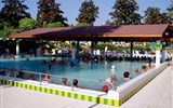 Termály Zalakaros a prázdniny u Balatonu - Maďarsko - Zalakáros - v parkově upraveném termálním areálu jsou k dispozici bazény s termální vodou, plavecký bazén, bazén s mořskými vlnami a tobogány