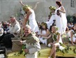 Česká republika - Znojmo - v průvodu historických postav na vinobraní jsou i bakchantky s bohem vína Dionýsem