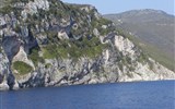 Řecké ostrovy Lefkáda, Kefalonie, Zakynthos letecky 2019 - Lefkáda, skalnaté pobřeží