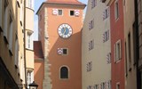 Regensburg, výstava Ludvík Bavor, pivní věž a Kurfiřtské lázně - Německo, Bavorsko, Regensburg