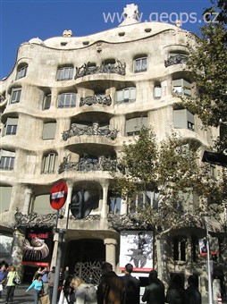 Španělsko, Barcelona, Casa Mila, průčelí