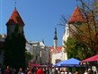 Pobaltí - Estonsko - Tallinn, gotický kostel sv.Ducha ze 14.století a městské hradby