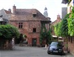 Francie - Perigord - vesnice Collonges de Rouge celá z růžového pískovce je jedinečnou historickou památkou