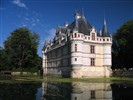 Francie - Loira -  zámek Azay-le-Rideau, 1515-27, jeden z prvních renesančních francouzských zámků, na ostrově řeky Indre Foto:Janata