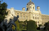 Vídeň s hrady, zámky a vinicemi Rakouska - Rakousko - Vídeň -  Albertina, uschovává přes 50.000 křeseb, leptů a akvarelů a přes 1,5 miliónu rytin