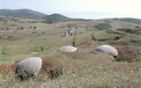 Albánie, divukrásná perla Balkánu - Albánie - zachované kryty civilní obrany, zbytek po minulém režimu Envera Hodži