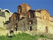 Albánie - byzantské kostelíky jsou na mnoha místech a připomínají původní křesťanské osídlení
