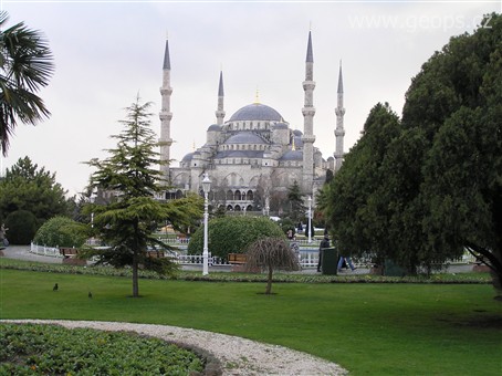 Turecko - Istanbul - Modrá mešita, postavena po roce 1609, jediná spolu s mešitami v Mekce a Medině která má 6 minaretů