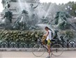 Francie - Atlantik - Bordeaux, fontána na náměstí náměstí Esplanade de Quinconcens - jedno z největších náměstí Evropy