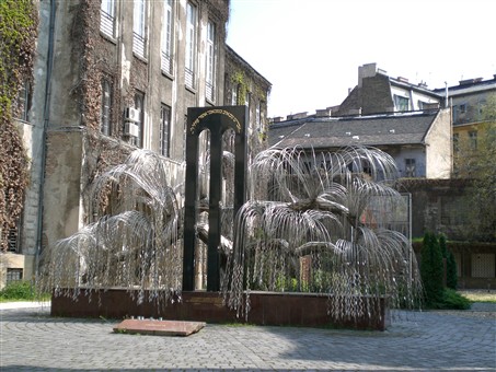 Umění, výstavy a architektura - Maďarsko, Budapešť, památník holocaustu, smuteční vrba