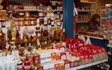 Maďarská kuchyně a víno - Maďarsko - Budapešť - tržnice, stánky nabízí papriku i jiné laskominy