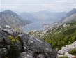 Černá Hora - Boka Kotorská, hory nad zálivem který má spíše charakter severského fjordu