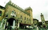 Perly severní Itálie - Itálie, Emilia Romagna, Ferrara, Palazzo Comunale
