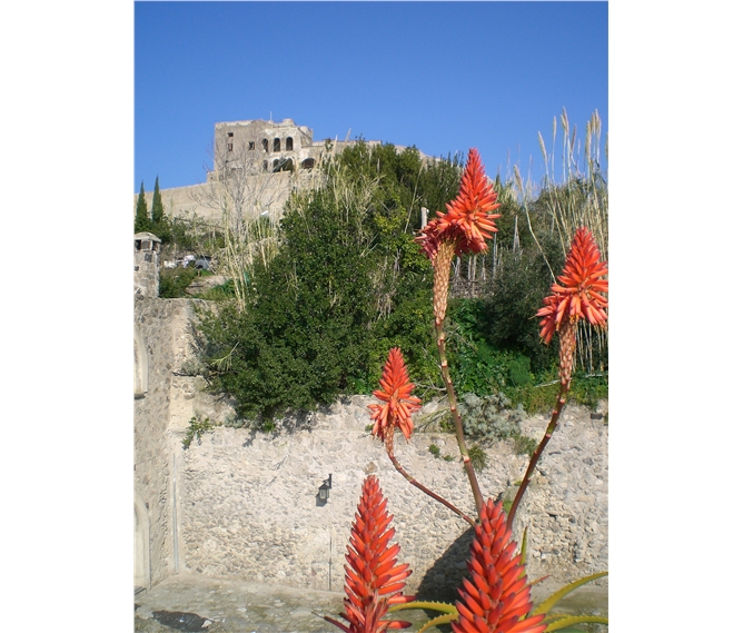Ischia, ostrov termálů poznávací letecky - Itálie - Ischia - Castello Aragonese