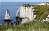 Normandie a Alabastrové pobřeží - Francie - Normandie - Étretat, bělostné útesy nad modrým mořem