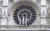 Májová Paříž - Francie - Paříž -  Notre Dame, rozetové okno s Pannou Marií na západním průčelí  katedrály