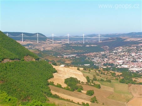 Francie -  Périgord - dálniční most u Millau, jeden z moderních divů světa, nejvyšší most světa