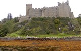Krásy Skotska letecky - Velká Británie, Skotsko, ostrov Skye, hrad Dunvegan