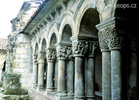 Španělsko, Svatojakubská cesta, Santiliana del Mar, křížová chodba