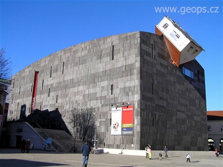 Rakousko - Vídeň - Muzeum moderního umění je také součástí Museumsquartier, oblasti s 60.000 m2 plochy muzei