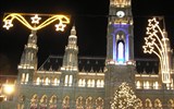 Adventní Vídeň, památky a vánoční trhy - Rakousko, Vídeň,  radnice v adventním osvětlení a náladě