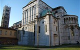 Karneval ve Viareggiu, Lucca a Pistoia - Itálie, Toskánsko, Lucca, jeden z románských kostelů