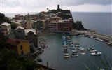 Ligurie - přímořská perla severní Itálie - Itálie, Ligurie, Cinque Terre - Vernazza se zálivem