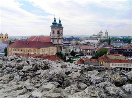 Maďarsko - Eger - centrum města s katedrálou, pohled z hradu