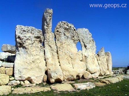 Malta - Hagar Quim - největší megality použité při stavbě váží až 20 tun