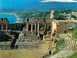 Itálie - Sicílie, Taormina - řecké divadlo ze 3.stol. př.n.l, přestavěné Římany, v pozadí Etna
