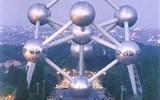 Atomium - Belgie - Brusel -  Atomium, je model základní buňky krystalové mřížky železa zvětšený 165 miliardkrát z roku 1958
