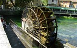 Přírodní parky a památky Provence 2017 - Francie, Provence, Fontaine de Vaucluse, mlýnské kolo