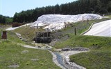 Wellness víkend v Egeru - Maďarsko - termální lázně Egerszálok, vývěr termálního pramene na kterém vzniká sněhobílá poloha travertinu podobná známému Pamukkale v Turecku
