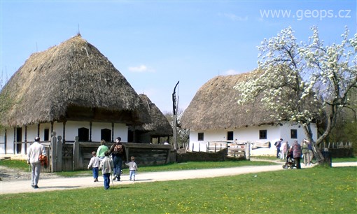 Velikonoce a svátky jara - Maďarsko -  skanzen Szentendre, domy z Kispaládu a Botpaládu