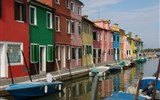 Benátky a ostrovy benátské laguny letecky, La Biennale 2020 - Itálie, Benátky, ostrov Burano, výroba krajek vyvážených do celého světa