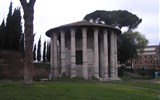 Řím, Vatikán, po stopách Etrusků v době adventu 2020 - Itálie - Řím a okolí - Herkulův chrám, jedna z nejstarších římských mramorových staveb