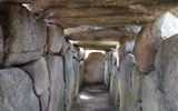 Sardinie, rajský ostrov nurágů v tyrkysovém moři chata 2020 - Sardinie - dolmen v Coddu Vecchio