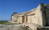 Malta - Malta - Hagar Quim, chrám několikrát přestavován, původně asi 2400 př.n.l.