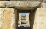 Malta, srdce Středomoří 2020 - Malta - Hagar Quim, megalitický chrám asi z let 2400 - 2000 př.n.l.