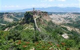 Jižní Toskánsko a kraj Etrusků Lazio - Itálie - Lazio -  Civita di Bagnoreggio, oáza středověku na osamělém ostrohu