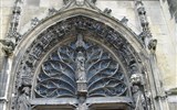 Champagne, UNESCO, víno, katedrály a slavnost Médievales 2018 - Francie - Burgundsko - Remeš, bazilika St.Rémy, hlavní vchod, tympanon