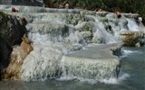 Jižní Toskánsko a kraj Etrusků Lazio 2020 - Itálie - Toskánsko - přírodní sirné travertinové lázně Saturnia s možností koupání