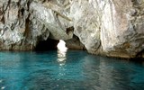 Neapolský záliv a ostrov Capri letecky 2019 - Itálie - Capri - Modrá jeskyně