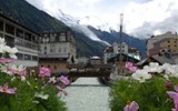 Hrady, zahrady, města a hory Savojska 2020 - Francie - Chamonix - pohled na masiv Mont Blanku